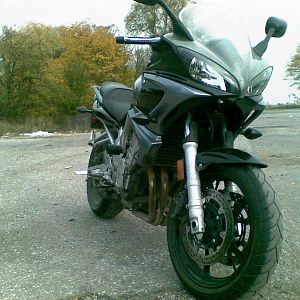 Johnny's 2005 FZ6-S