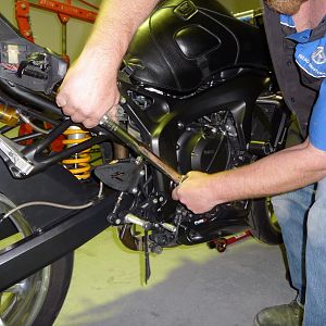 Swapping out the swingarm...07+ for 06