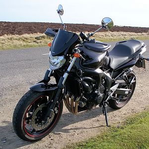 My FZ6N with fly screen and hand guards