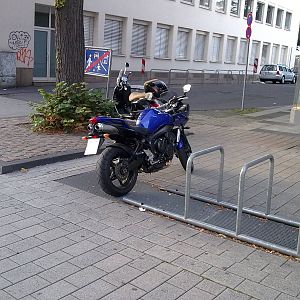 A parked FZ6 in Trier
