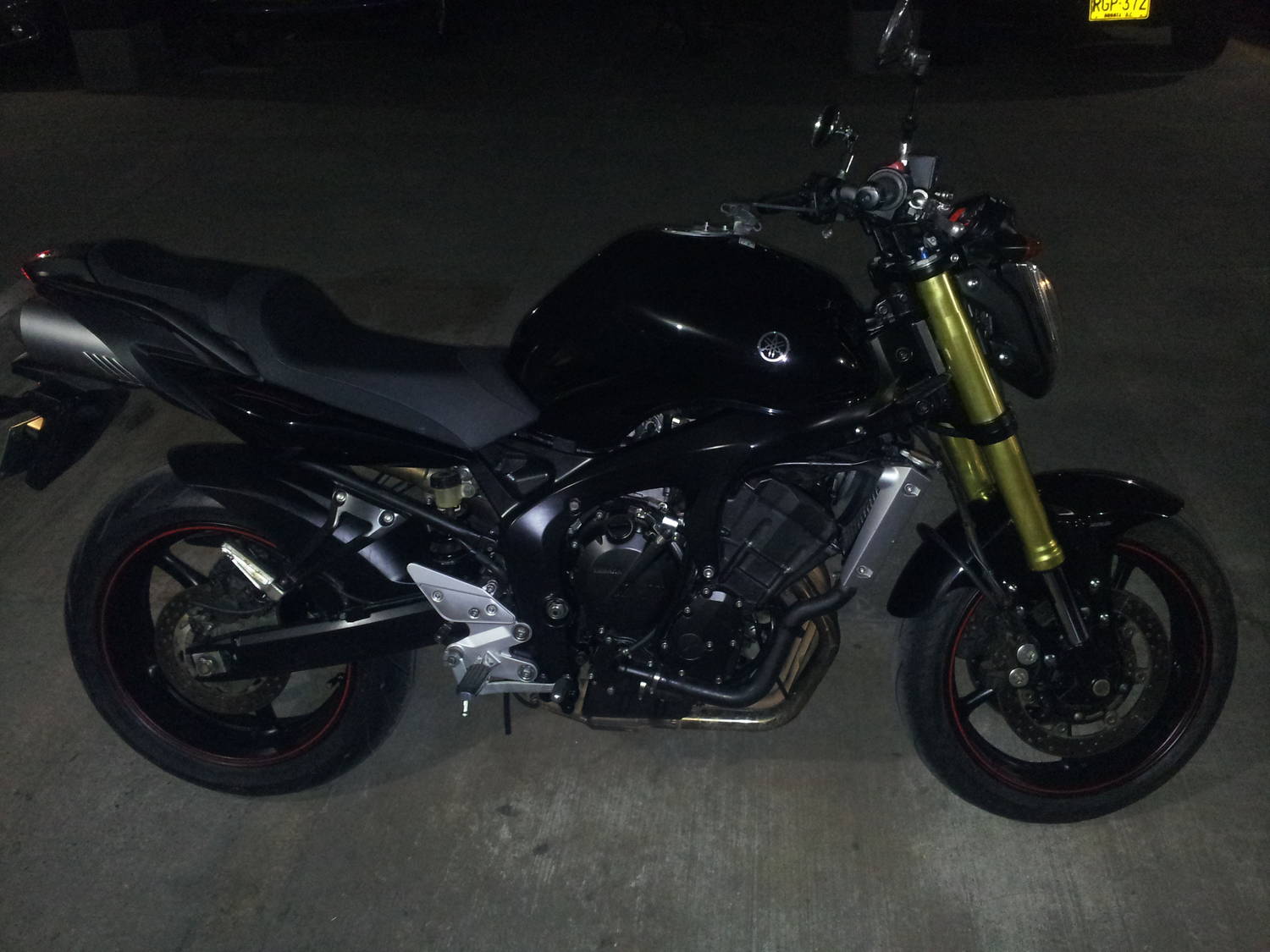 FZ6 S2 ABS with R1 USD Forks, FZ1 headlight and smoke stop light