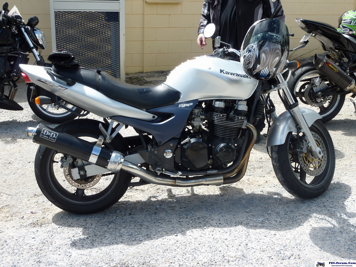 Mikey's adopted bike...the ZR