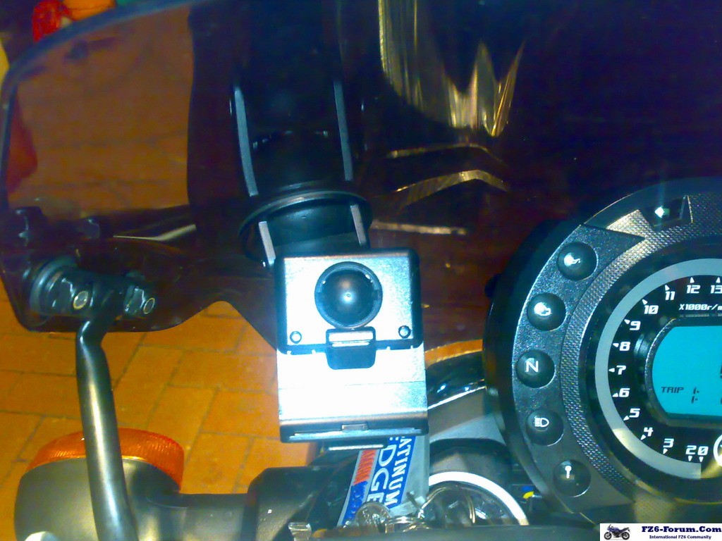 My new Garmin Nuvi 310 GPS & Mount