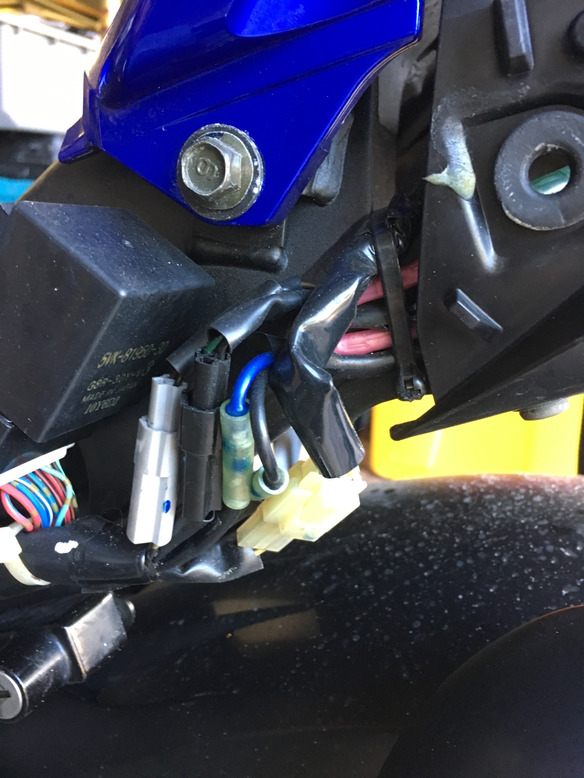 08 Yamaha Fz6 Rear Right Running Light Does Not Turn On Yet The Same Bulb Will Turn On For The Tu Yamaha Fz6 Forums Fz6 Motorcycle Enthusiasts Forum