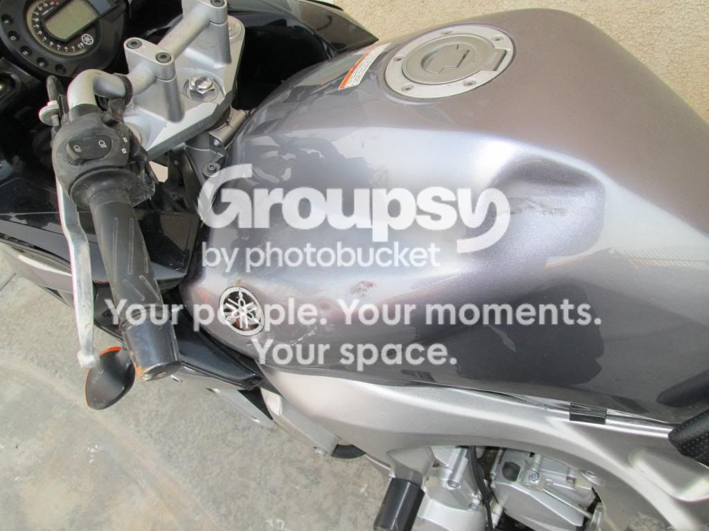 2005FZ6Crashed26Jan2013GasTank.jpg